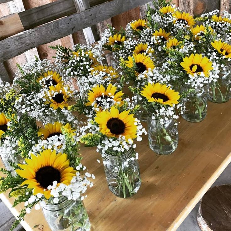 Tischgesteck mit Sonnenblumen – BLUMEN KREATIV