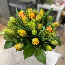Laden Sie das Bild in den Galerie-Viewer, Tulpenstrauß in Gelb/Orange