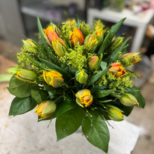 Laden Sie das Bild in den Galerie-Viewer, Tulpenstrauß in Gelb/Orange