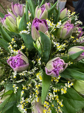 Laden Sie das Bild in den Galerie-Viewer, Tulpenstrauß in violett
