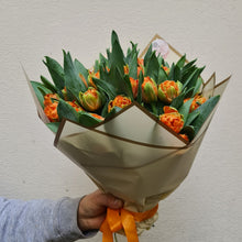 Laden Sie das Bild in den Galerie-Viewer, Tulpenstrauß Olivo
